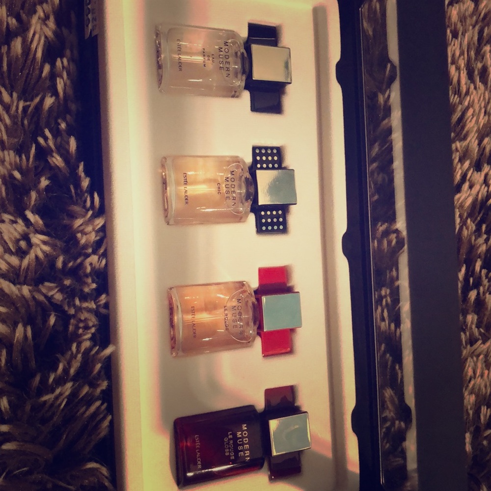 ESTĒE LAUDER PERFUME